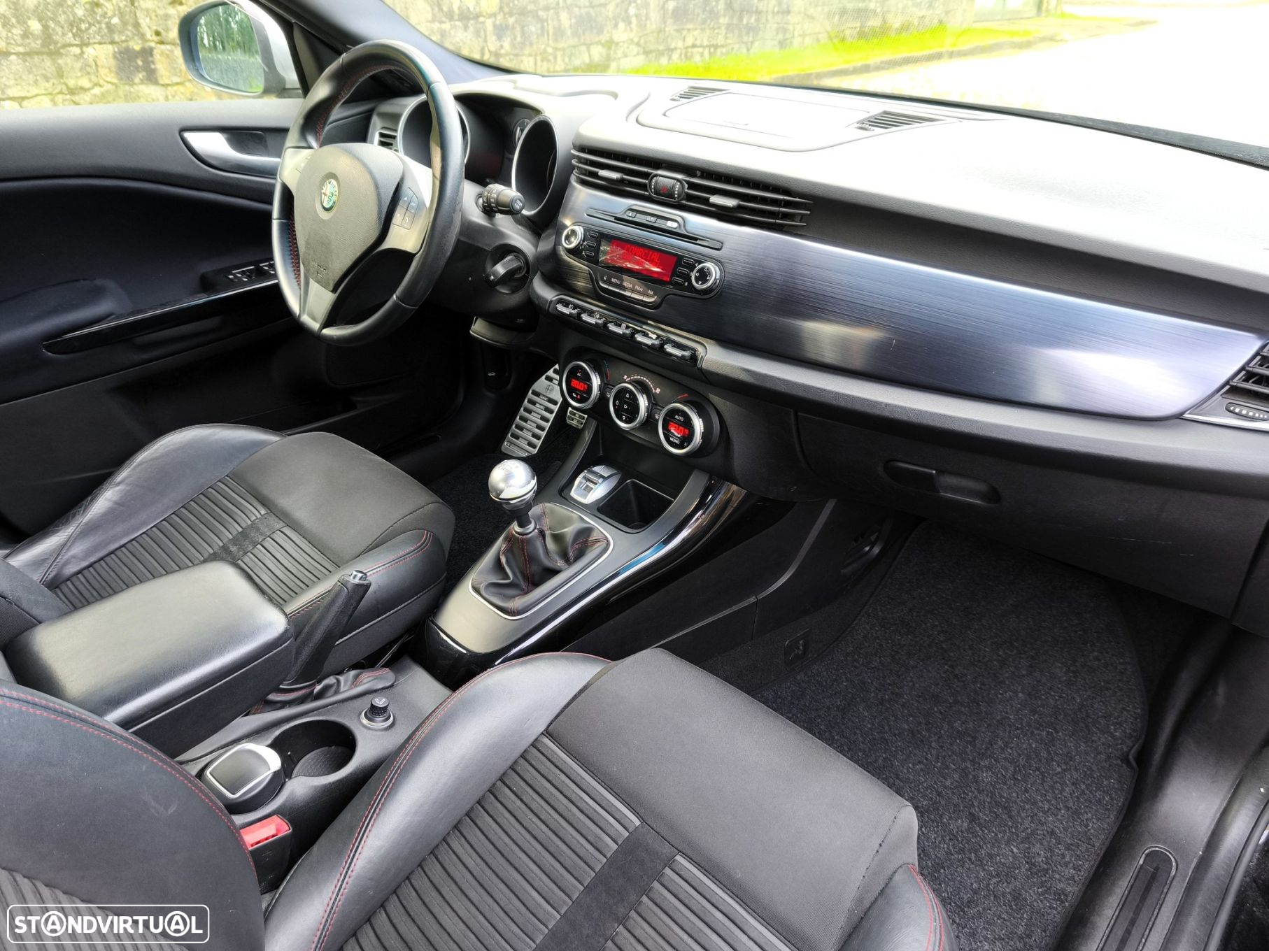 Alfa Romeo Giulietta 1.6 JTDm Distinctive - 10