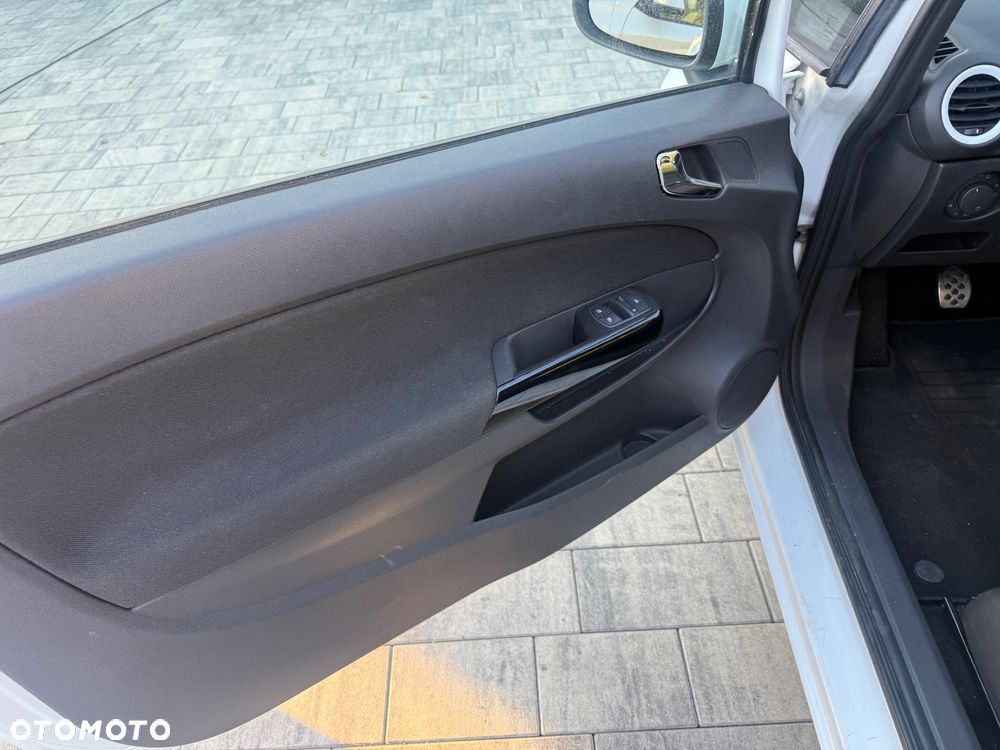 Opel Corsa 1.2 16V Cosmo - 12