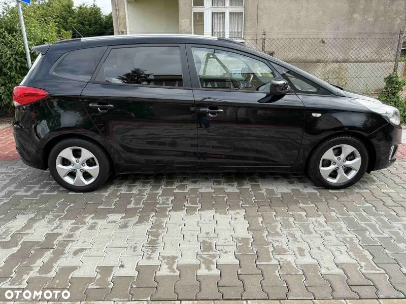 Kia Carens - 4