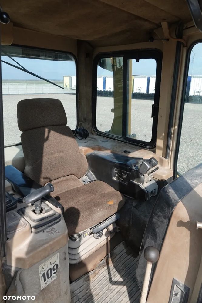 Caterpillar D6M LGP / SPYCHARKA GĄSIENNICOWA / 2006 ROK - 17