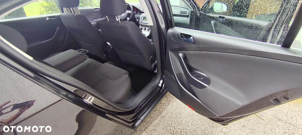 Volkswagen Passat 1.6 FSI Comfortline - 18