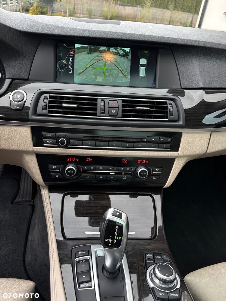 BMW Seria 5 525d - 32