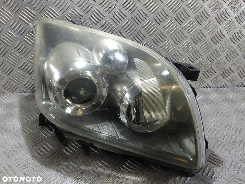 LAMPA PRAWA PRZEDNIA TOYOTA AVENSIS T25 - 1