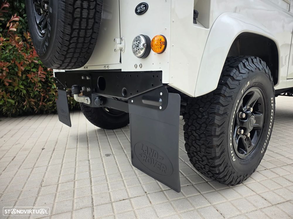Land Rover Defender - 53