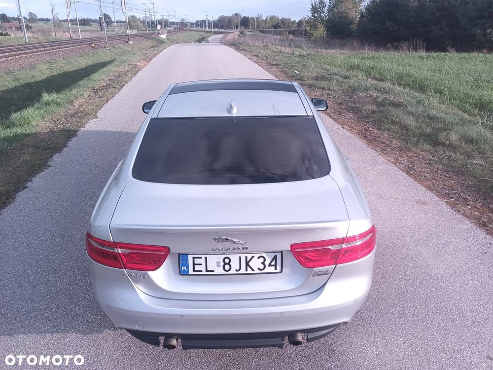 Jaguar XE 2.0 P300 AWD SE - 10