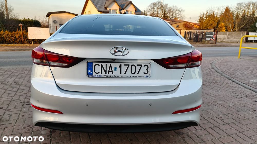 Hyundai Elantra 1.6 Comfort - 9