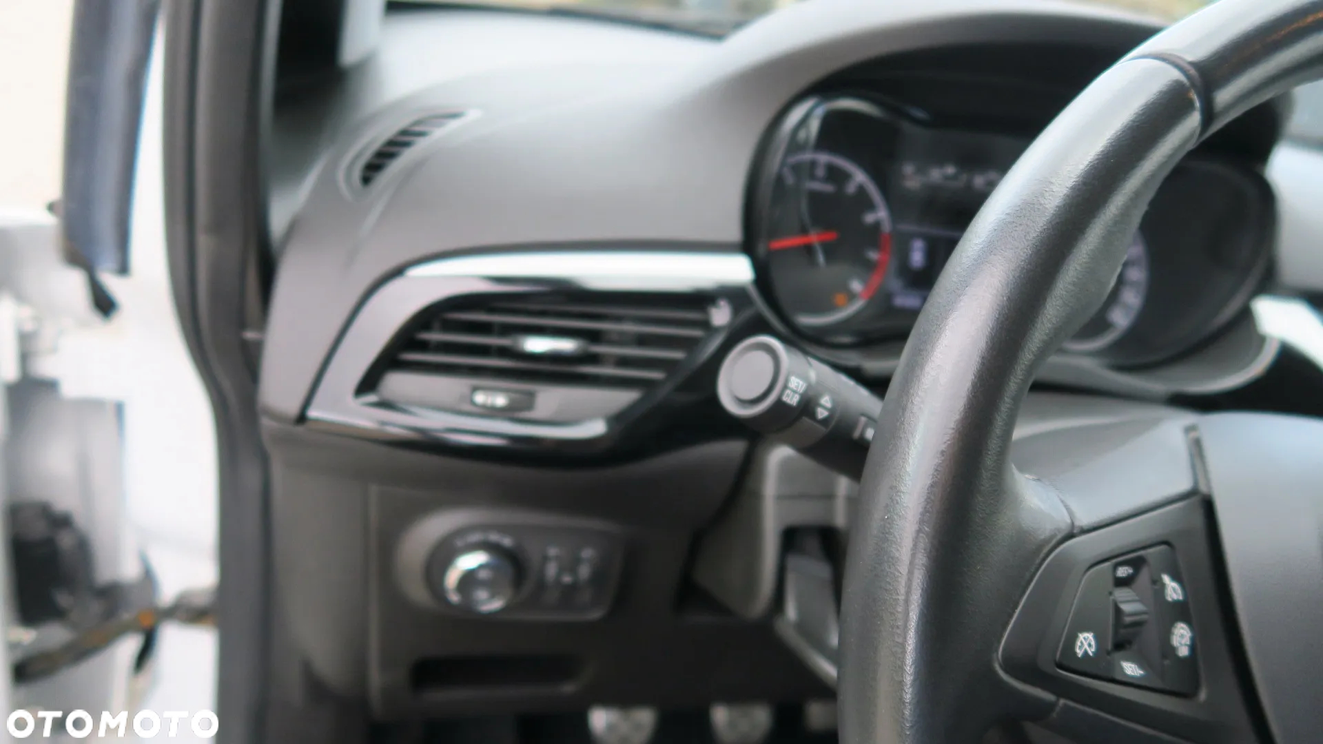 Opel Corsa 1.4 T Cosmo S&S - 17