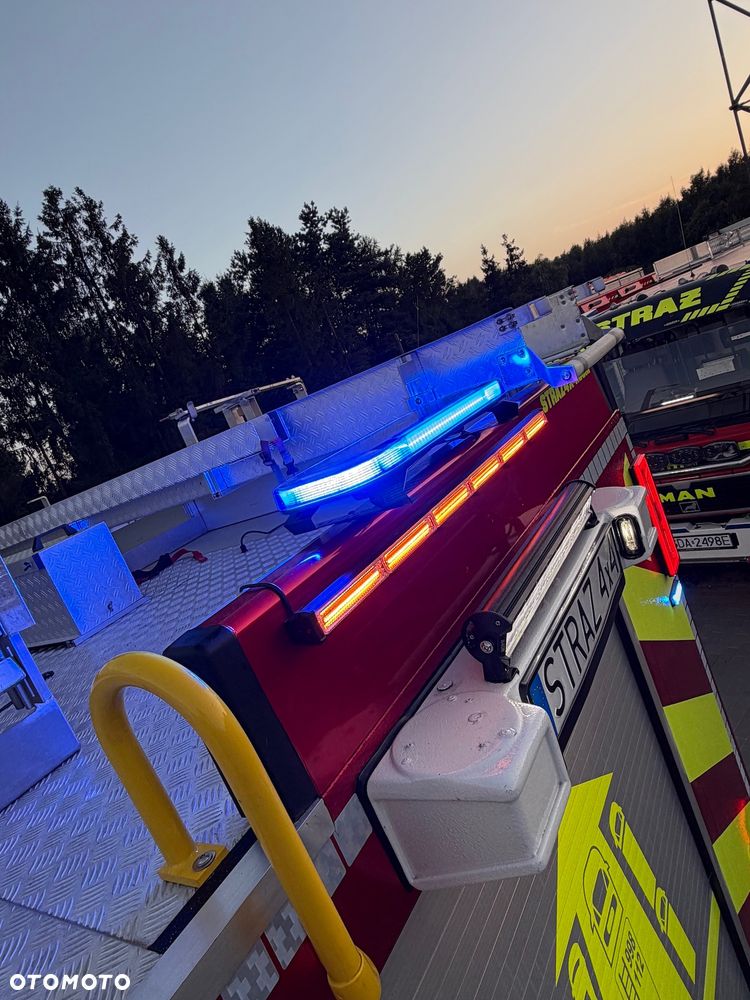 MAN Straż pożarna pojazd pożarniczy wóz strażacki MAN L80 GBA średni terenowy- uterenowiony 4x4 CNBOP 3000l wody + 100l piany reduktor blokady przedniego i tylnego mostu, maszt oświetleniowy - 12