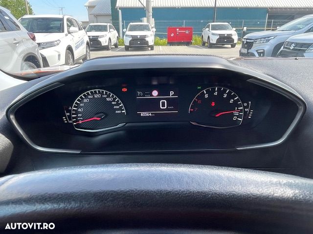 Peugeot 2008 1.2 L PureTech STT EAT8 Allure - 6