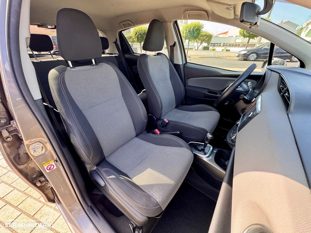 Toyota Yaris 1.5 HSD Sport+Navi - 17