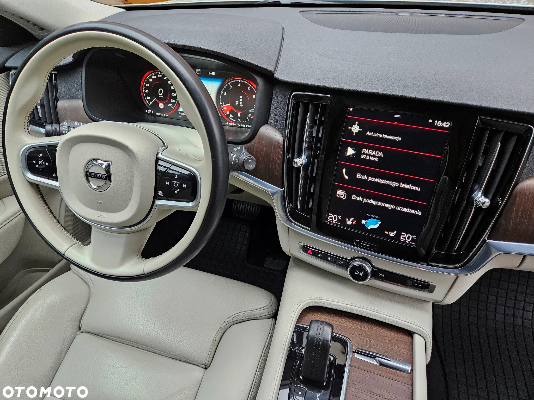 Volvo V90 Cross Country - 16