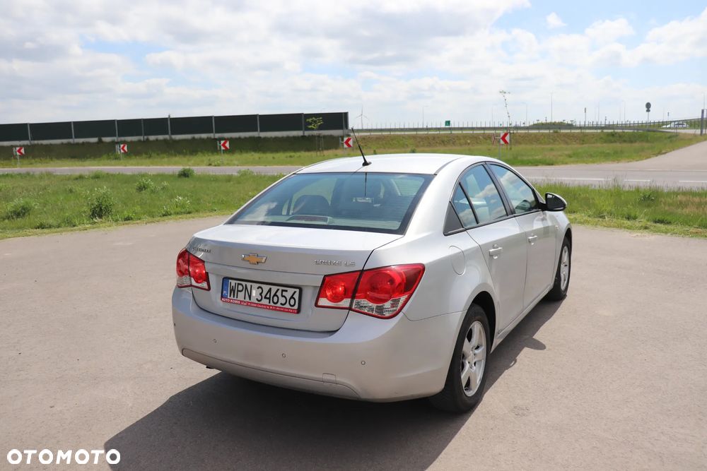Chevrolet Cruze 1.6 Base - 9
