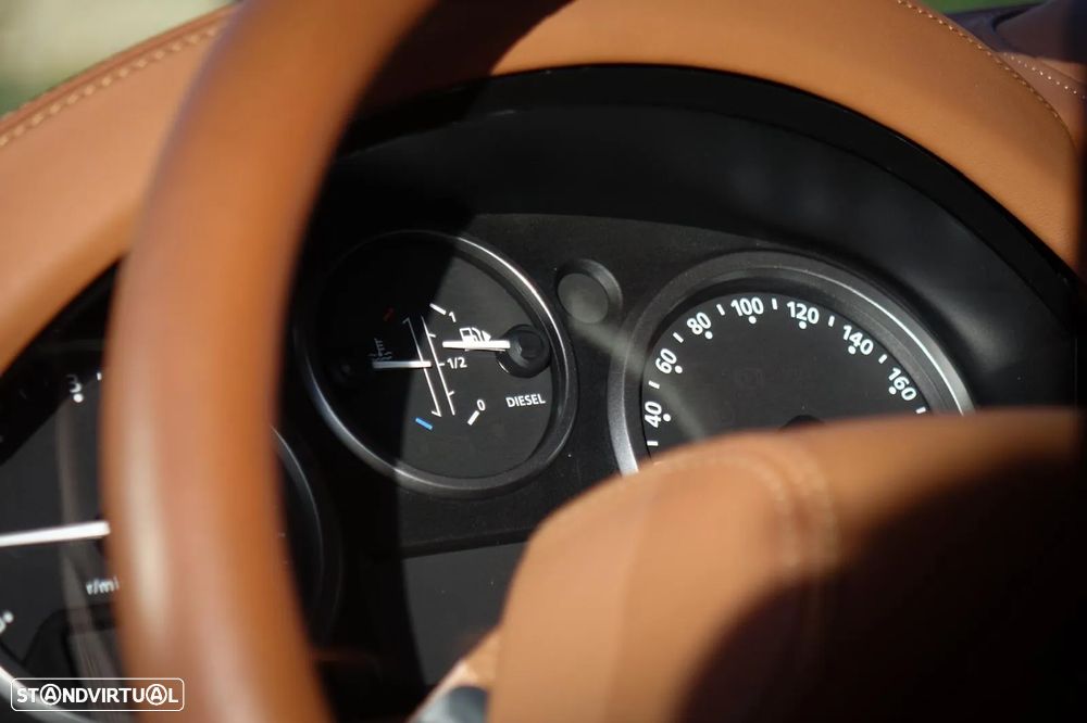 Land Rover Defender - 15