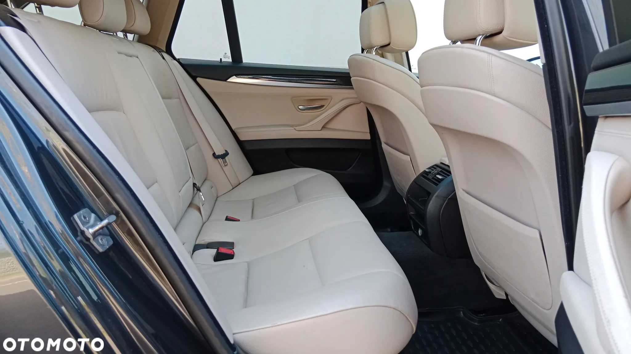 BMW Seria 5 520d - 28