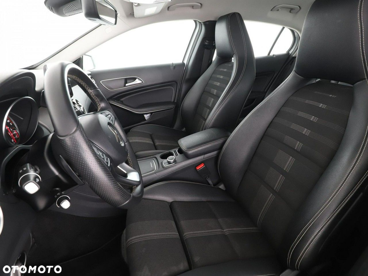Mercedes-Benz GLA - 14