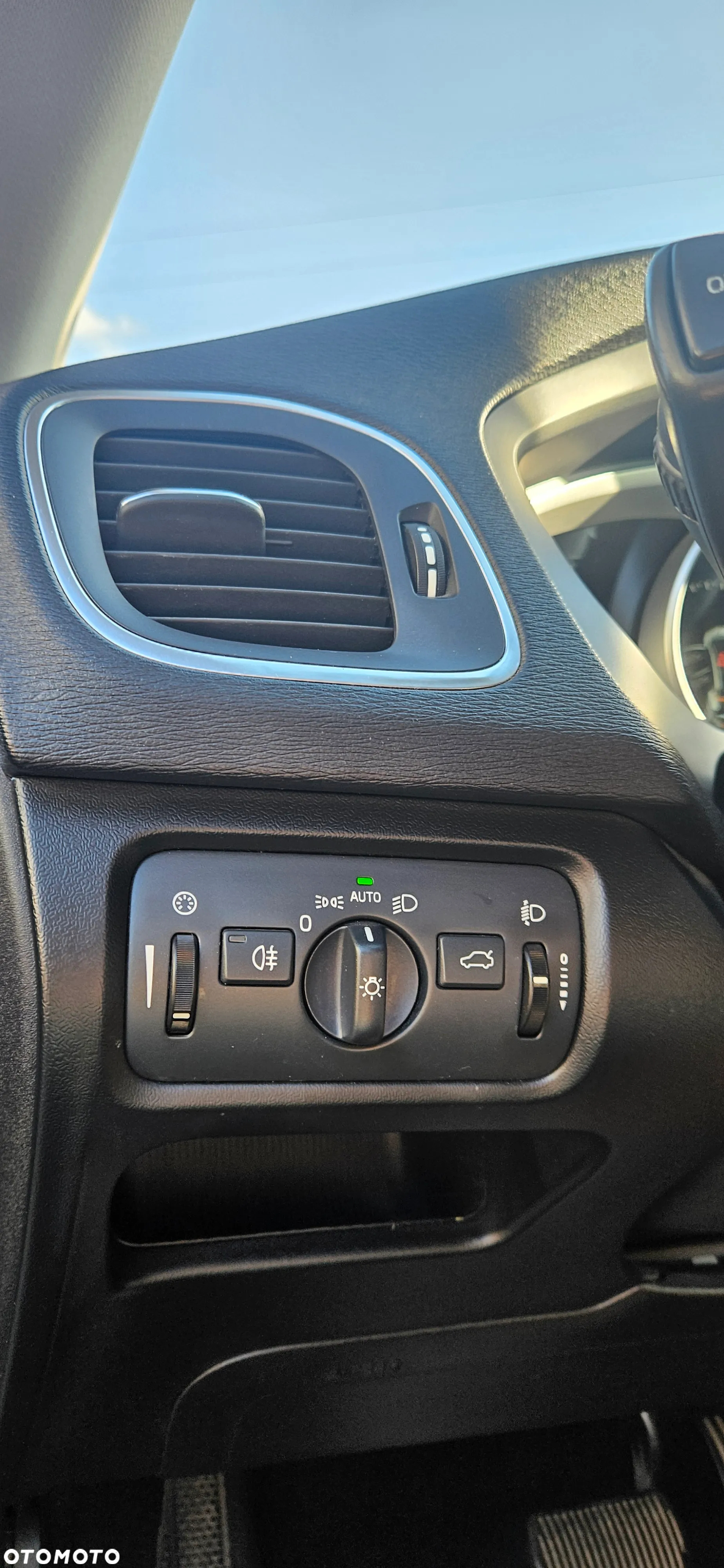 Volvo V40 Cross Country - 13