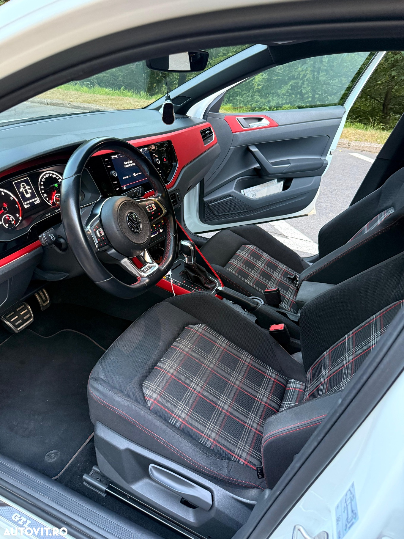 Volkswagen Polo 2.0 TSI DSG GTI - 5