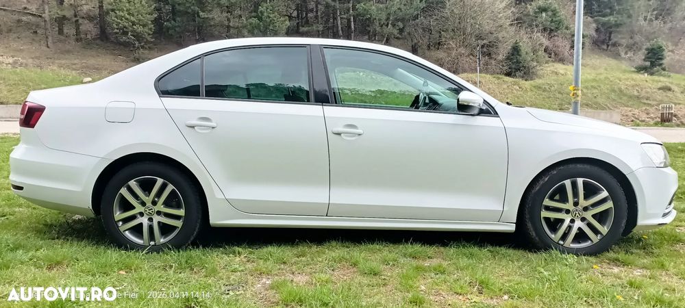 Volkswagen Jetta 2.0 TDI Comfortline - 6