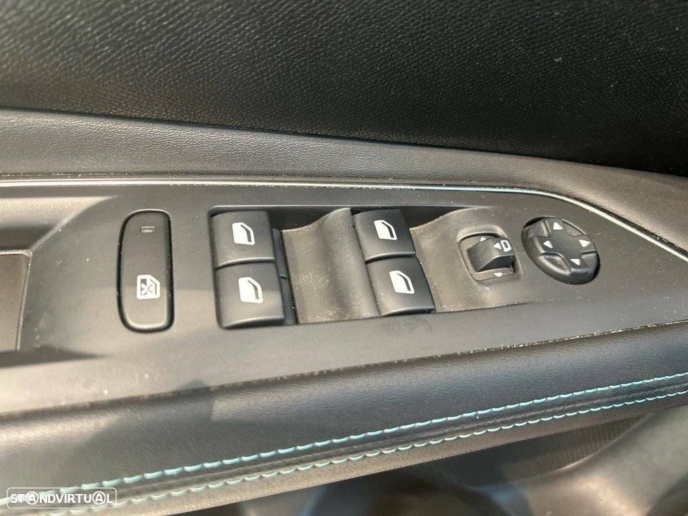Peugeot 3008 1.6 Hybrid4 Allure Pack e-EAT8 - 25