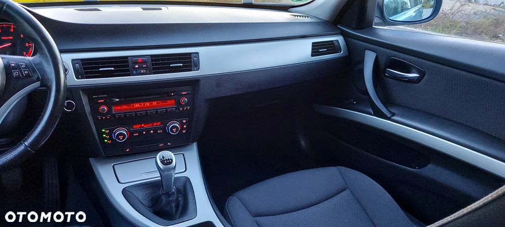 BMW Seria 3 318i Edition Exclusive - 29