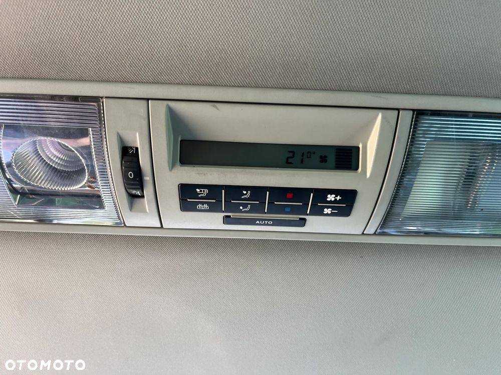 Volkswagen Multivan - 29