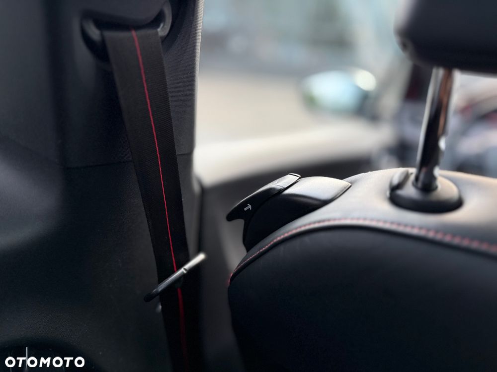 Peugeot 208 GTI 200 THP - 40