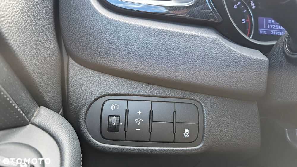 Kia Carens 1.7 CRDi 115 Dream Team Edition - 17