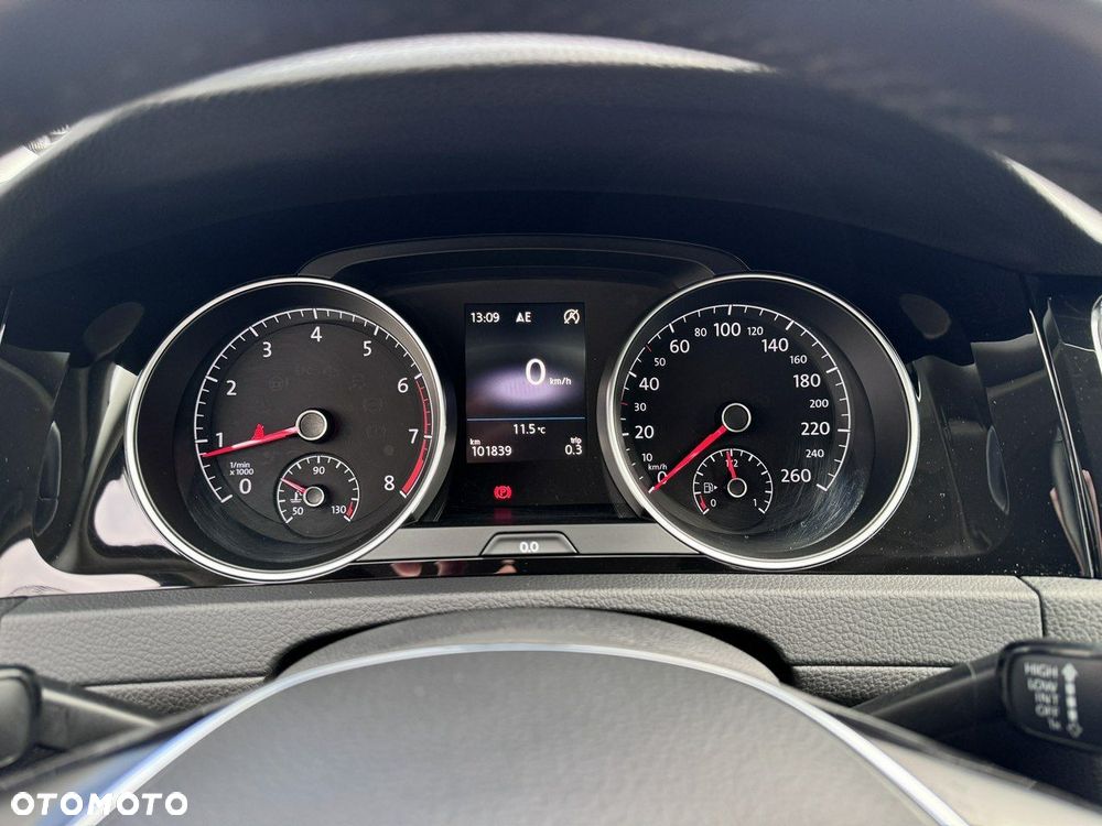 Volkswagen Golf - 33