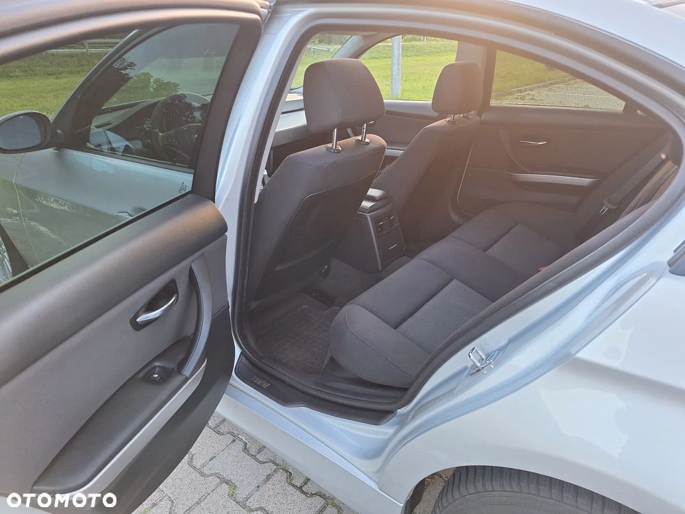 BMW Seria 3 320i - 9