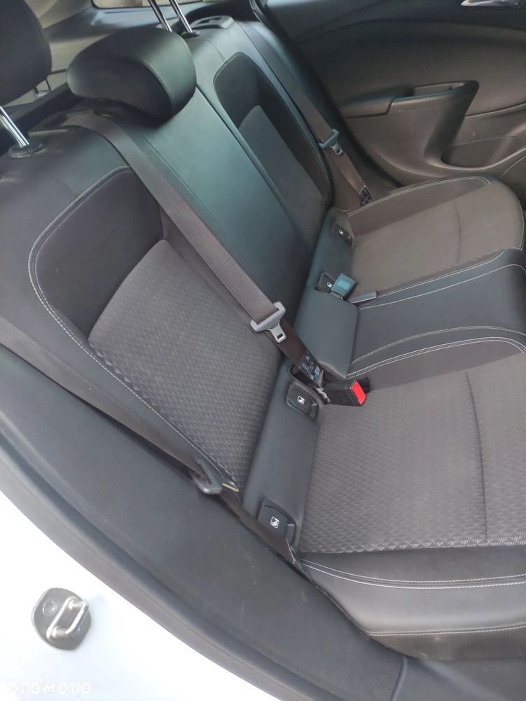 Opel Astra 1.6 D Start/Stop Business - 28