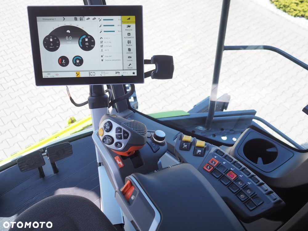 Claas Trion 650 + V650 - 7