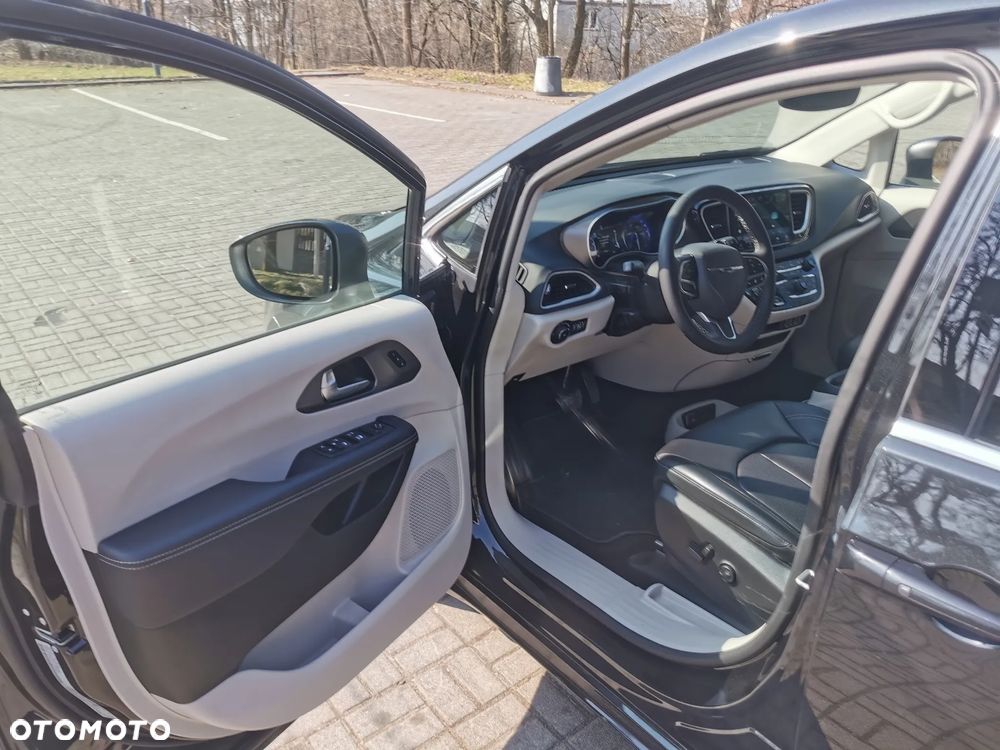 Chrysler Pacifica - 14
