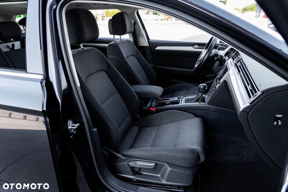 Volkswagen Passat Variant 2.0 TDI SCR DSG Trendline - 25