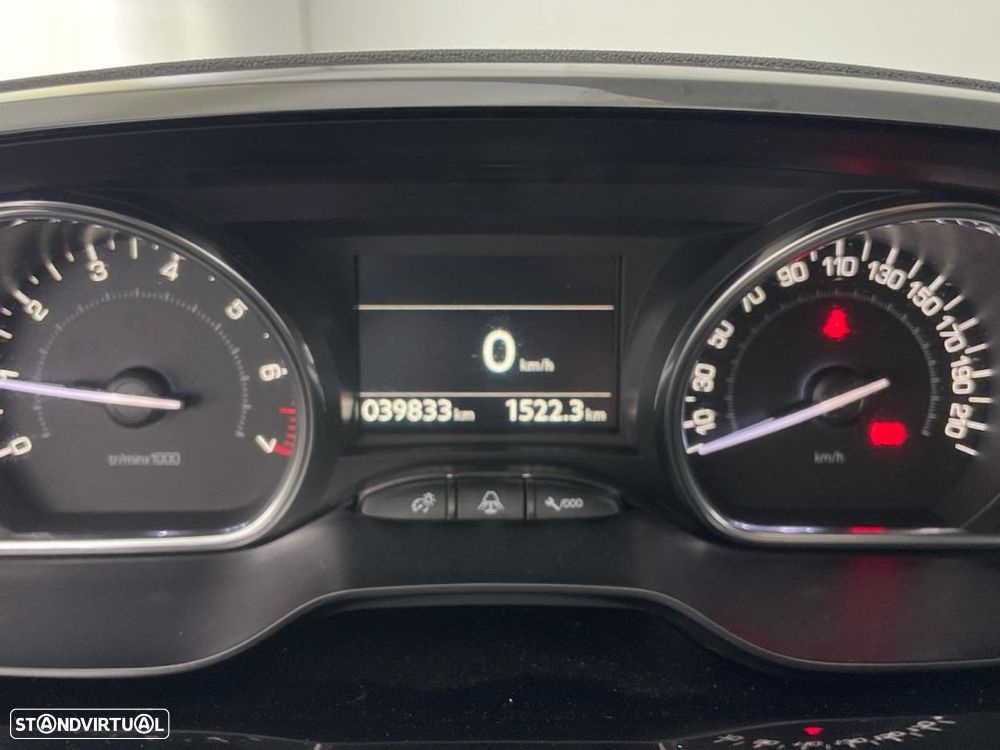 Peugeot 2008 1.2 PureTech Allure - 9