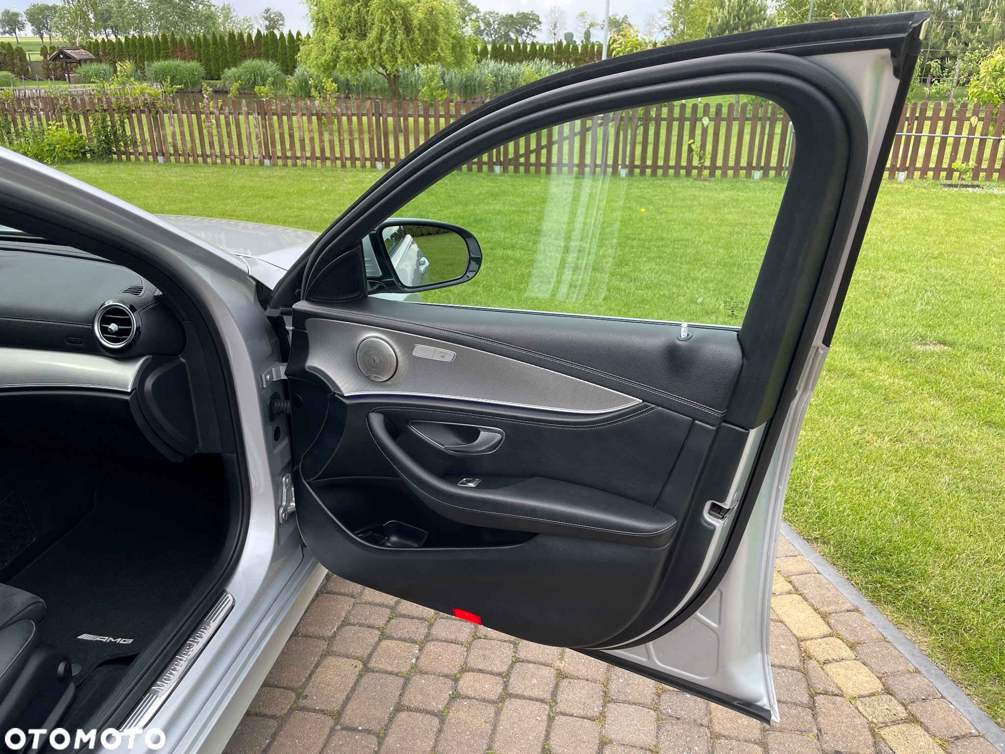 Mercedes-Benz Klasa E 220 d 4Matic T 9G-TRONIC AMG Line - 31