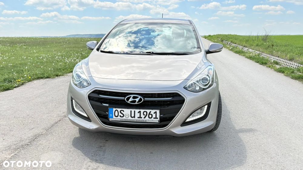 Hyundai i30 1.6 CRDI Intro Edition - 1