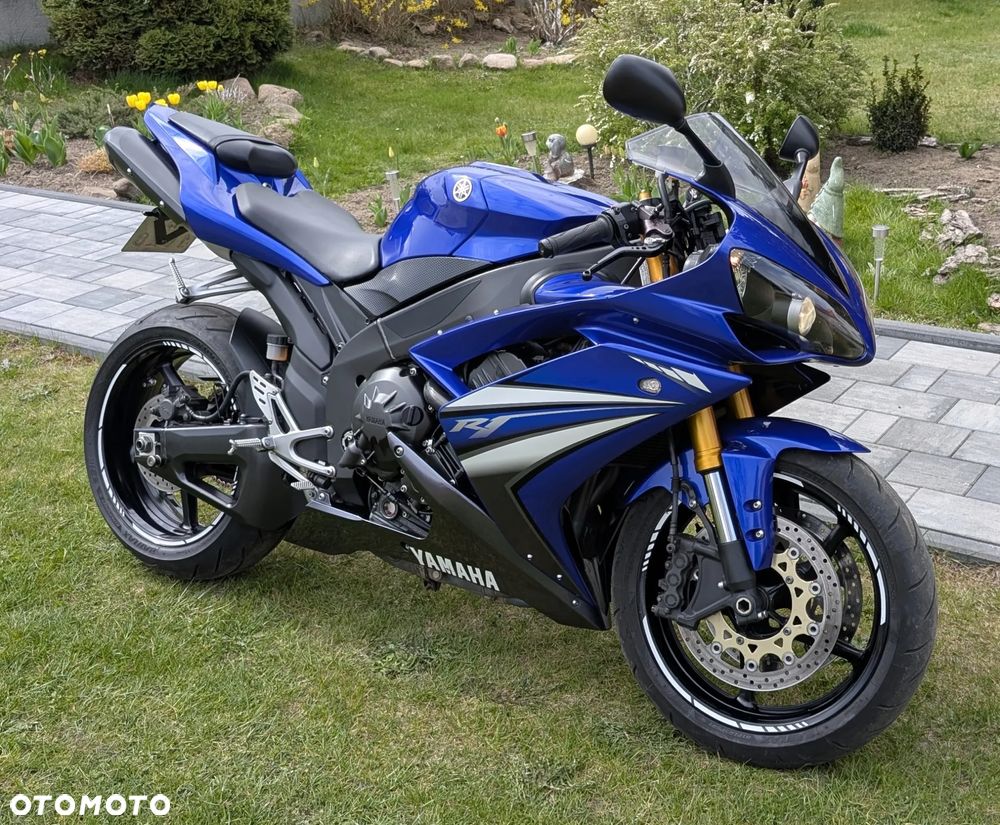 Yamaha R1 - 8