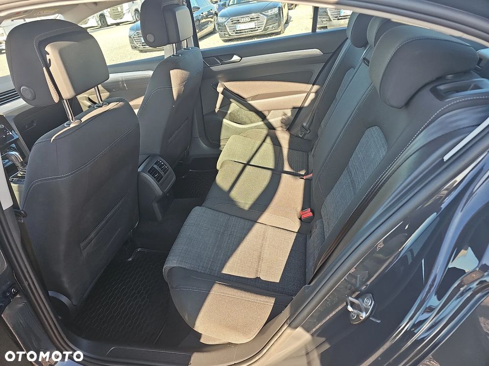 Volkswagen Passat 2.0 TSI Business DSG - 24