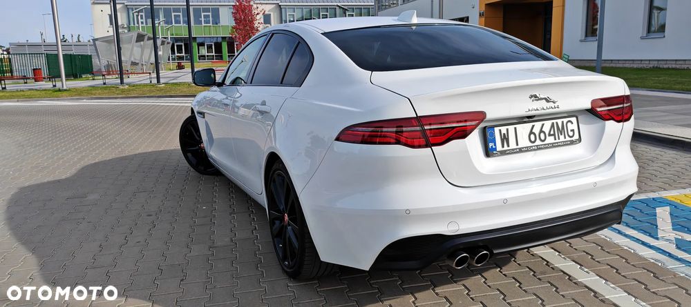 Jaguar XE 2.0 D180 HSE - 14