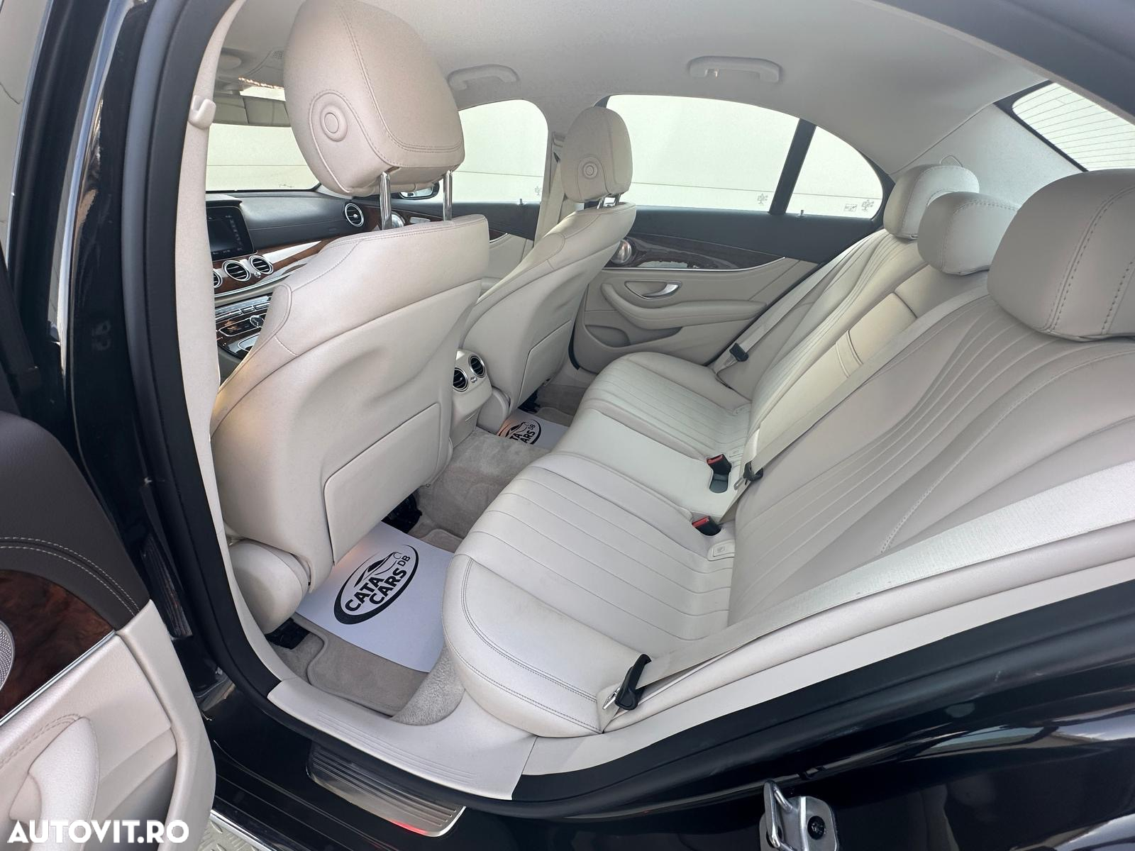 Mercedes-Benz E 220 d 4Matic T 9G-TRONIC Exclusive - 23