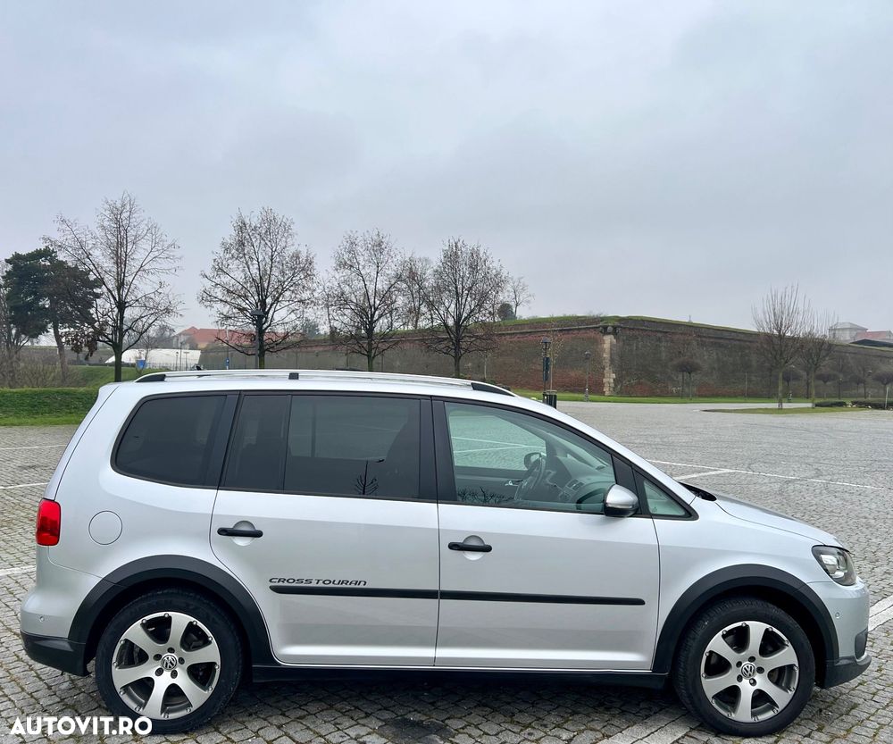 Volkswagen Touran 2.0 TDI DPF Cross - 10