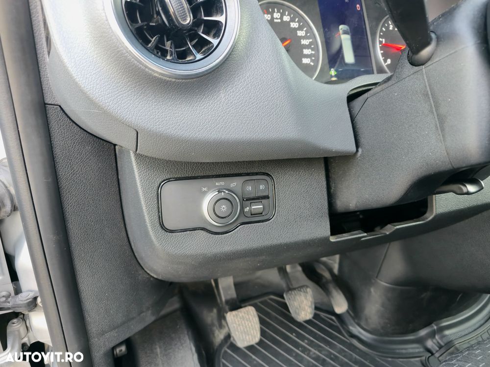 Mercedes-Benz Sprinter - 14