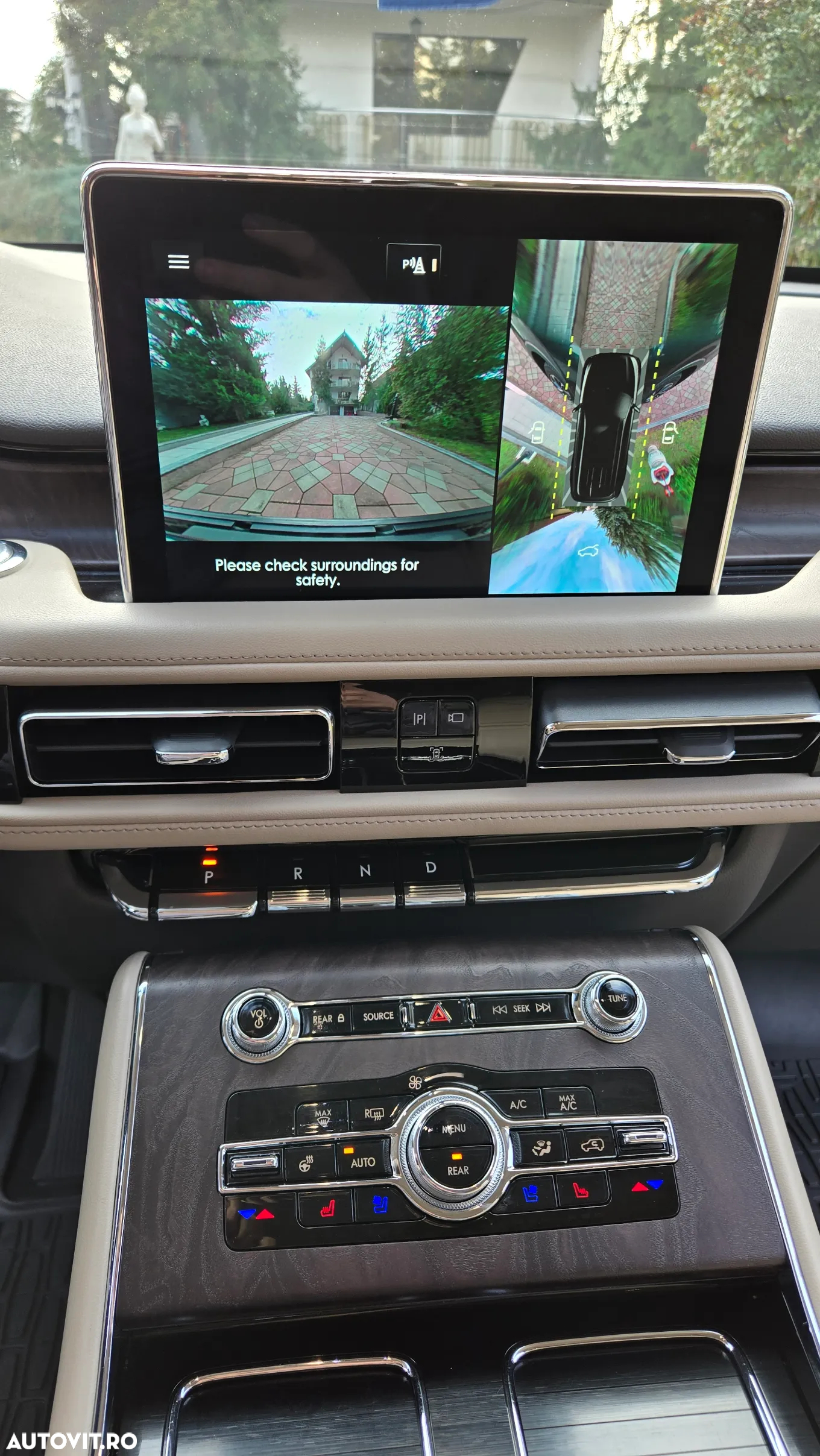 Lincoln Aviator - 12