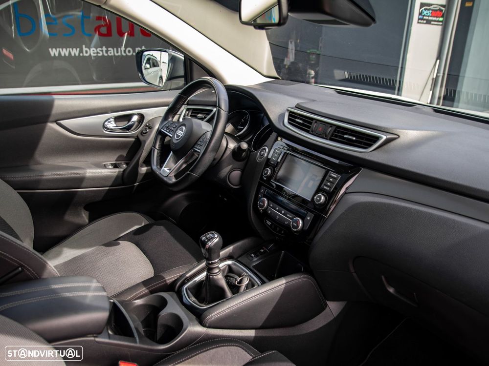 Nissan Qashqai 1.3 DIG-T N-Connecta J18 - 26