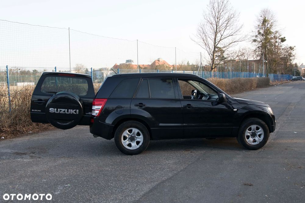 Suzuki Grand Vitara 2.0 - 23