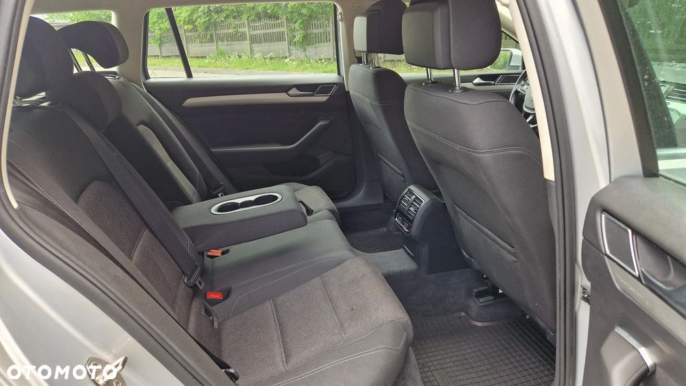 Volkswagen Passat Variant 2.0 TDI (BlueMotion Technology) Comfortline - 11