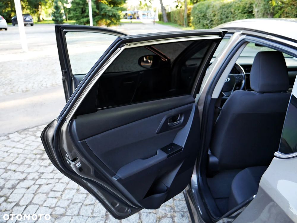 Toyota Auris 1.6 Premium - 13
