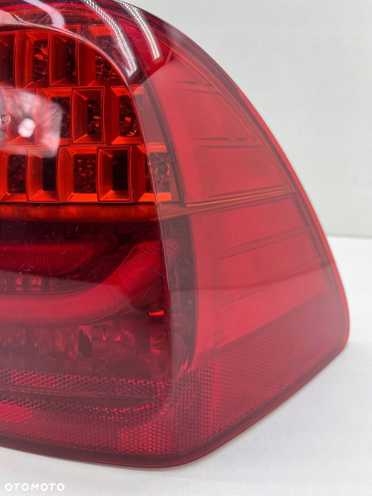BMW 3 E91 LIFT PRAWA LAMPA TYŁ W BŁOTNIK LED - 4