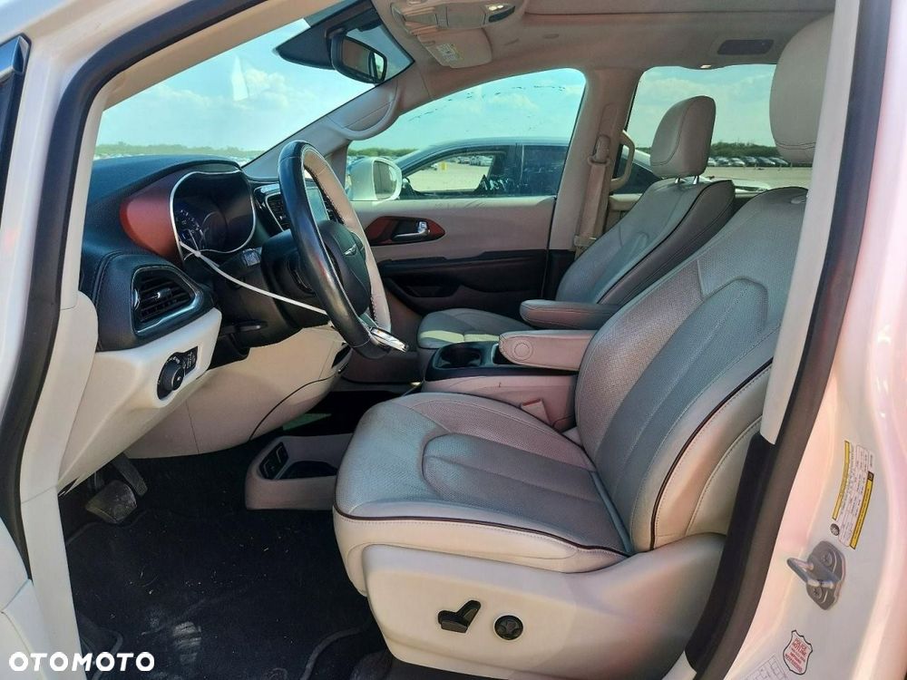 Chrysler Pacifica - 7