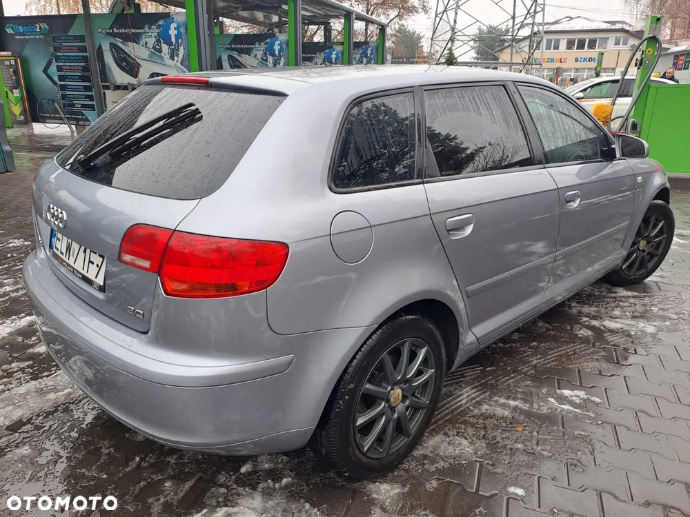 Audi A3 Sportback 2.0 FSI Ambition - 4